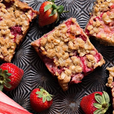 Strawberry Rhubarb Crisp Bar